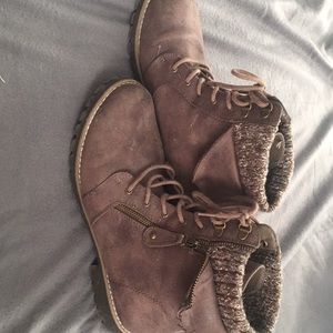 ONLY WORN ONCE famous footwear boots